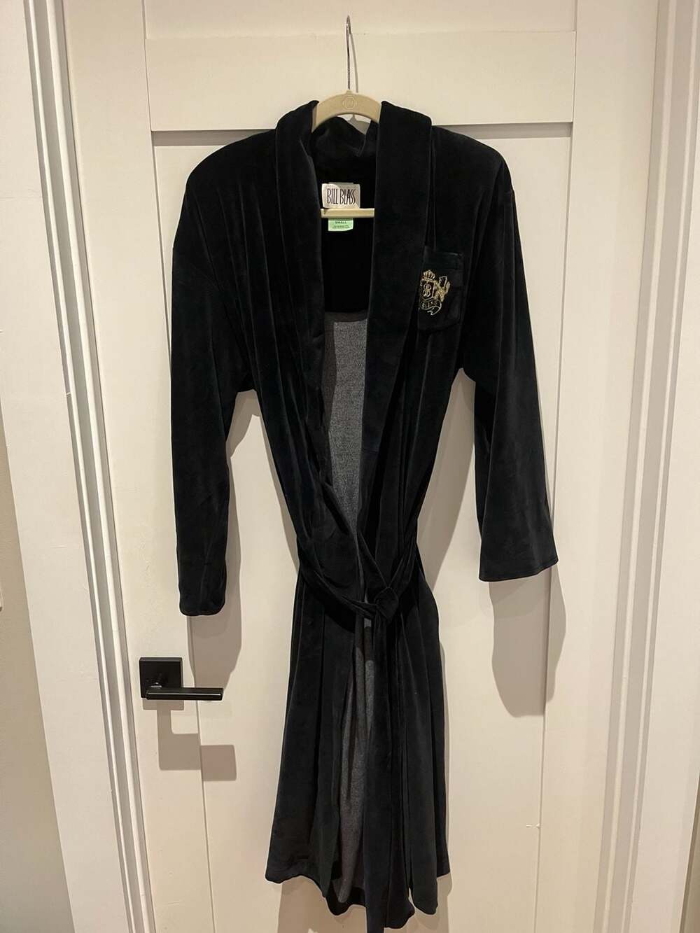 Bill Blass Black Velvet Logo Crest Bathrobe